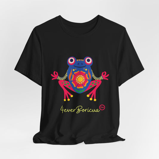 CAMISETA PR PUERTO RICO NEGRA 4EVERBORICUA CON COQUI POSICION DE YOGA MEDITANDO