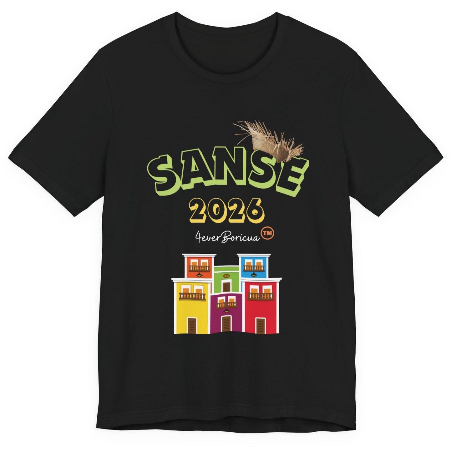 CAMISETA FIESTAS DE LA SANSE 2026 PALABRA SANSE EN LETRAS VERDE LIMA CON LA PAVA Y CASITAS DEL VIEJO SAN JUAN EN VARIOS COLORES. DISEÑO ORIGINAL 4EVERBORICUA.