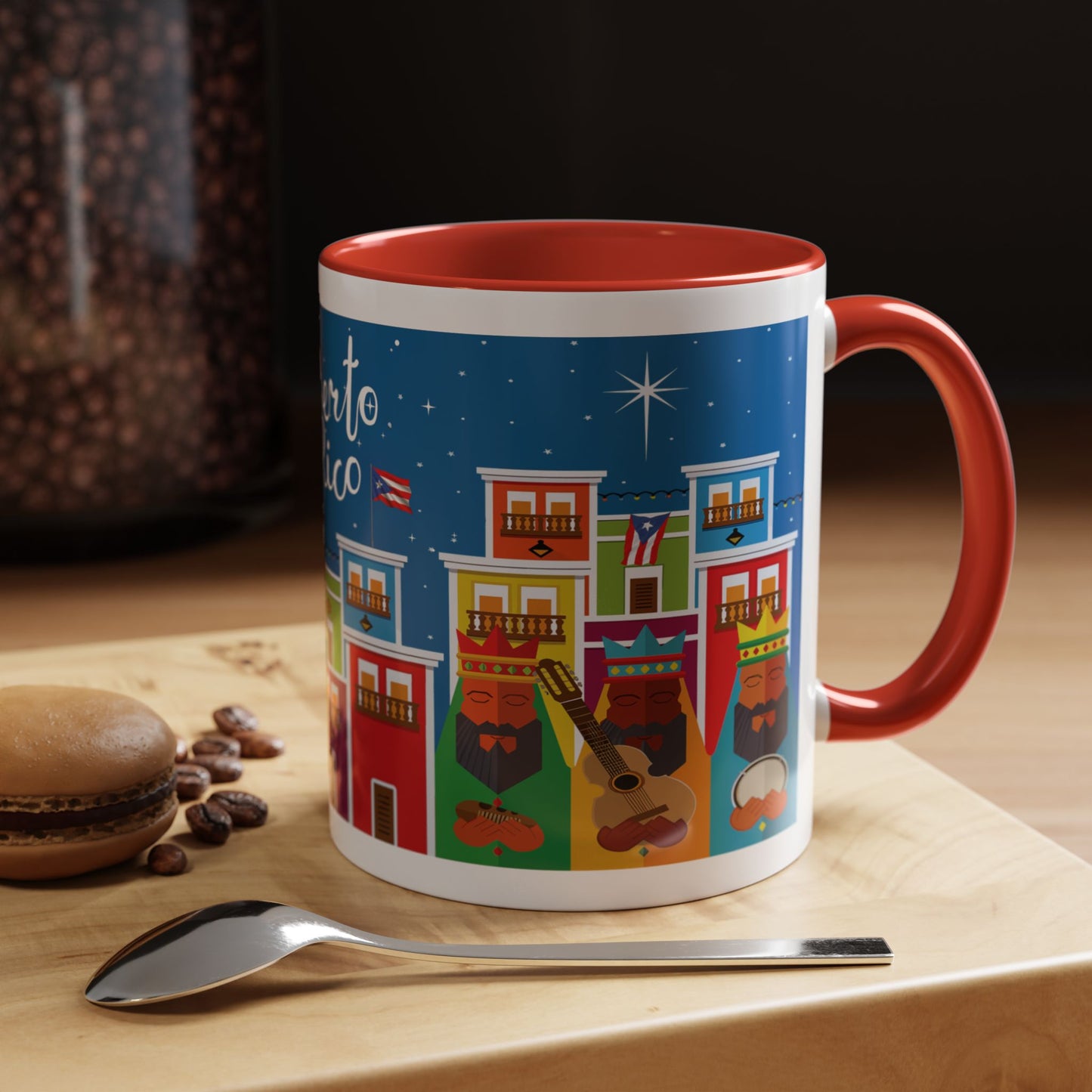 TAZA DE LOS TRES REYES MAGOS EN LA CIUDAD DE SAN JUAN PUERTO RICO. COLORIDA. ASA Y FONDO ROJO. THREE KINGS MUGS.