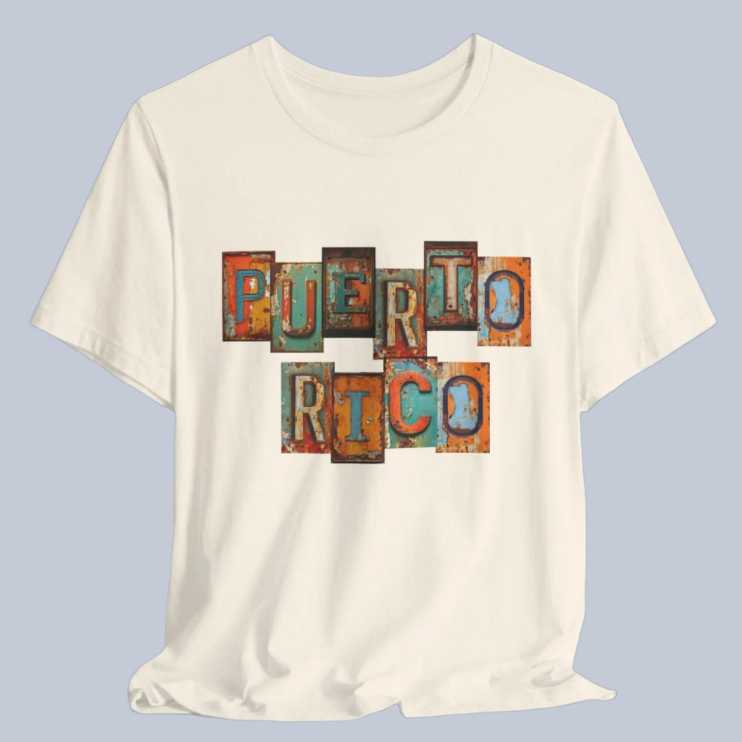 CAMISETA CREMA LETRAS PUERTO RICO SIMULANDO PLACAS RUST PR SHIRT