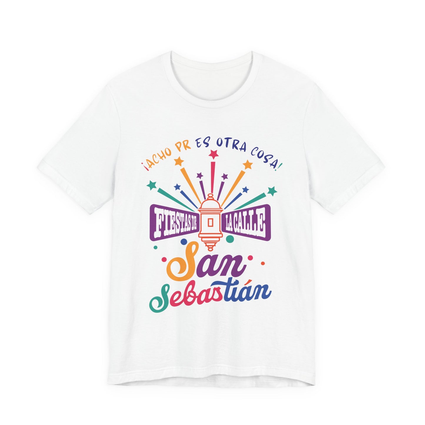 Camiseta Unisex ACHO PR Es Otra Cosa SANSE 2026 Puerto Rico PR Shirts Fiestas de la Calle San Sebastián - Blanca | 4everBoricua