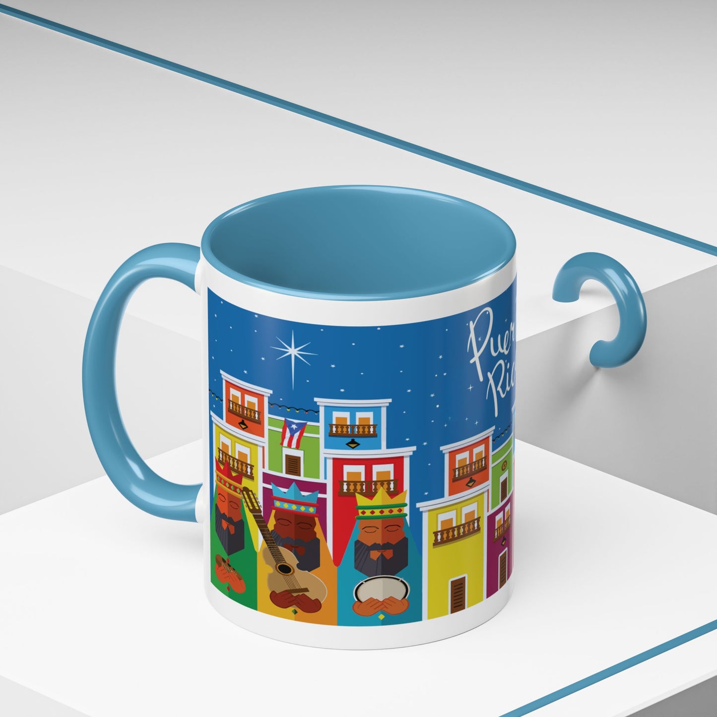 TAZA DE LOS TRES REYES MAGOS EN LA CIUDAD DE SAN JUAN PUERTO RICO. COLORIDA. ASA Y FONDO AZUL. THREE KINGS MUGS.