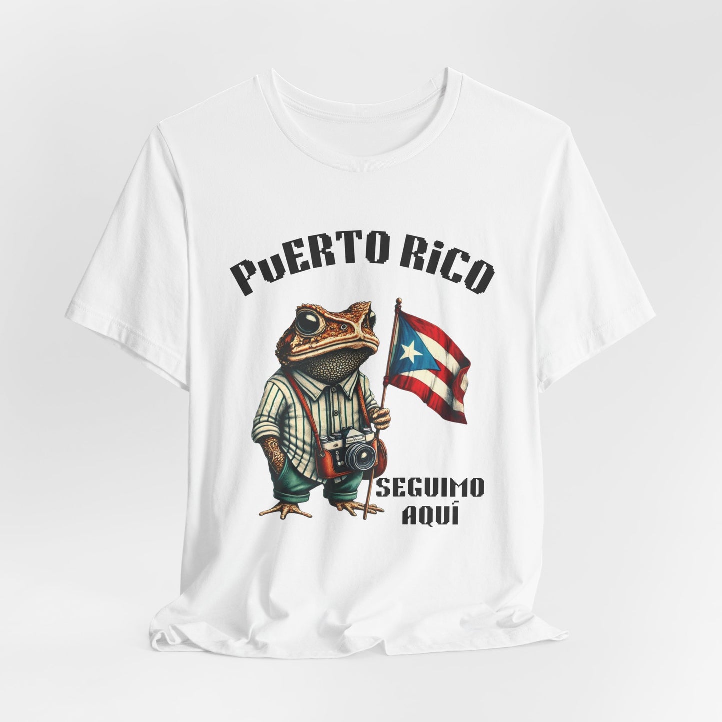 CAMISETA PR Unisex SAPO CONCHO DTMF SEGUIMO AQUÍ T-Shirt | 4EVERBORICUA