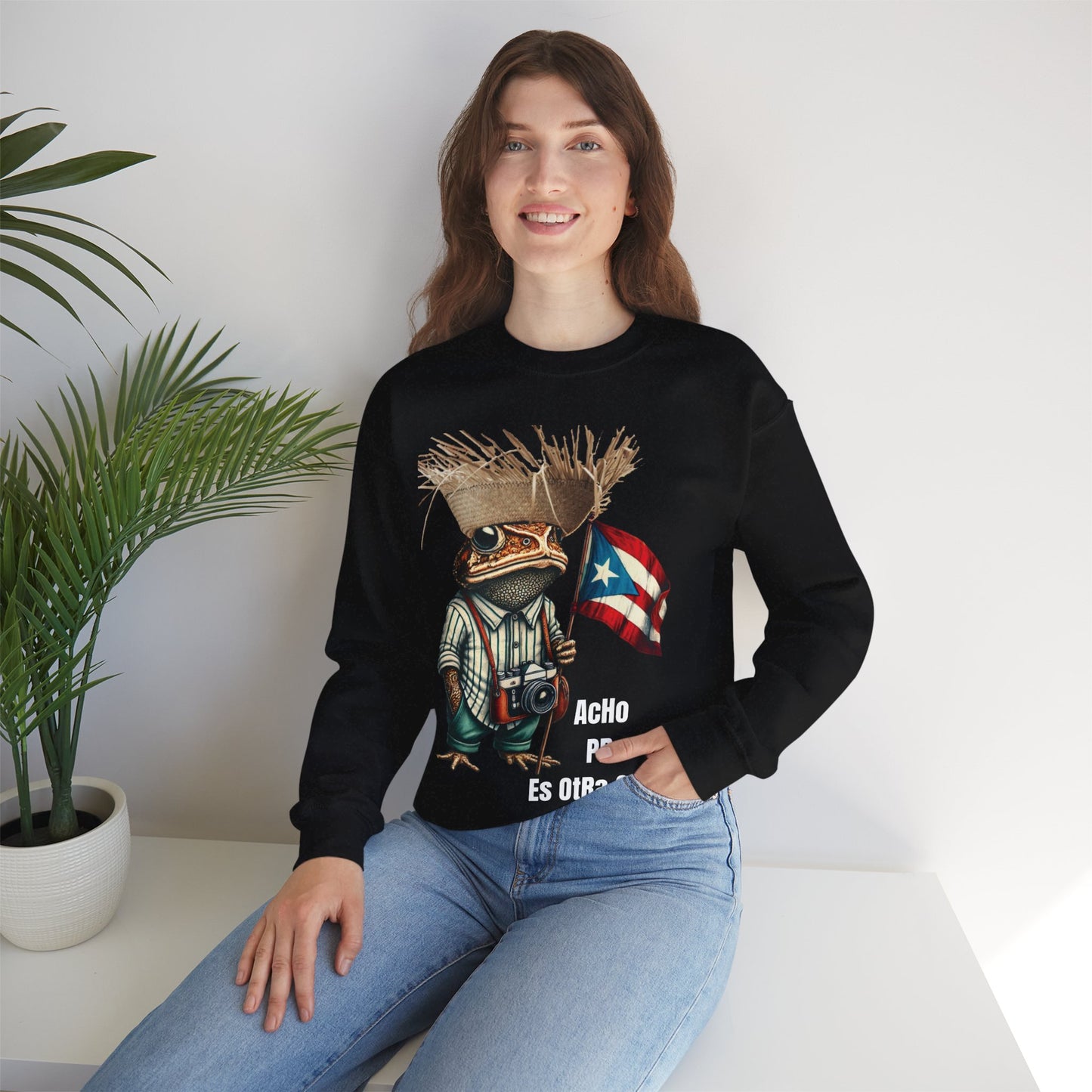Acho PR es Otra Cosa Unisex Sweatshirt Sudadera Orgullo Boricua Diseño Exclusivo Sapo Concho Pava Bandera Pr | Negro | 4everBoricua