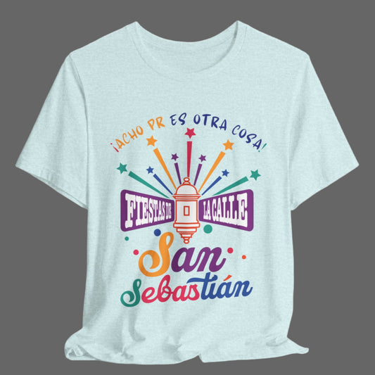 Camiseta Unisex ACHO PR Es Otra Cosa SANSE 2026 Puerto Rico PR Shirts Fiestas de la Calle San Sebastián Ice Blue | 4everBoricua