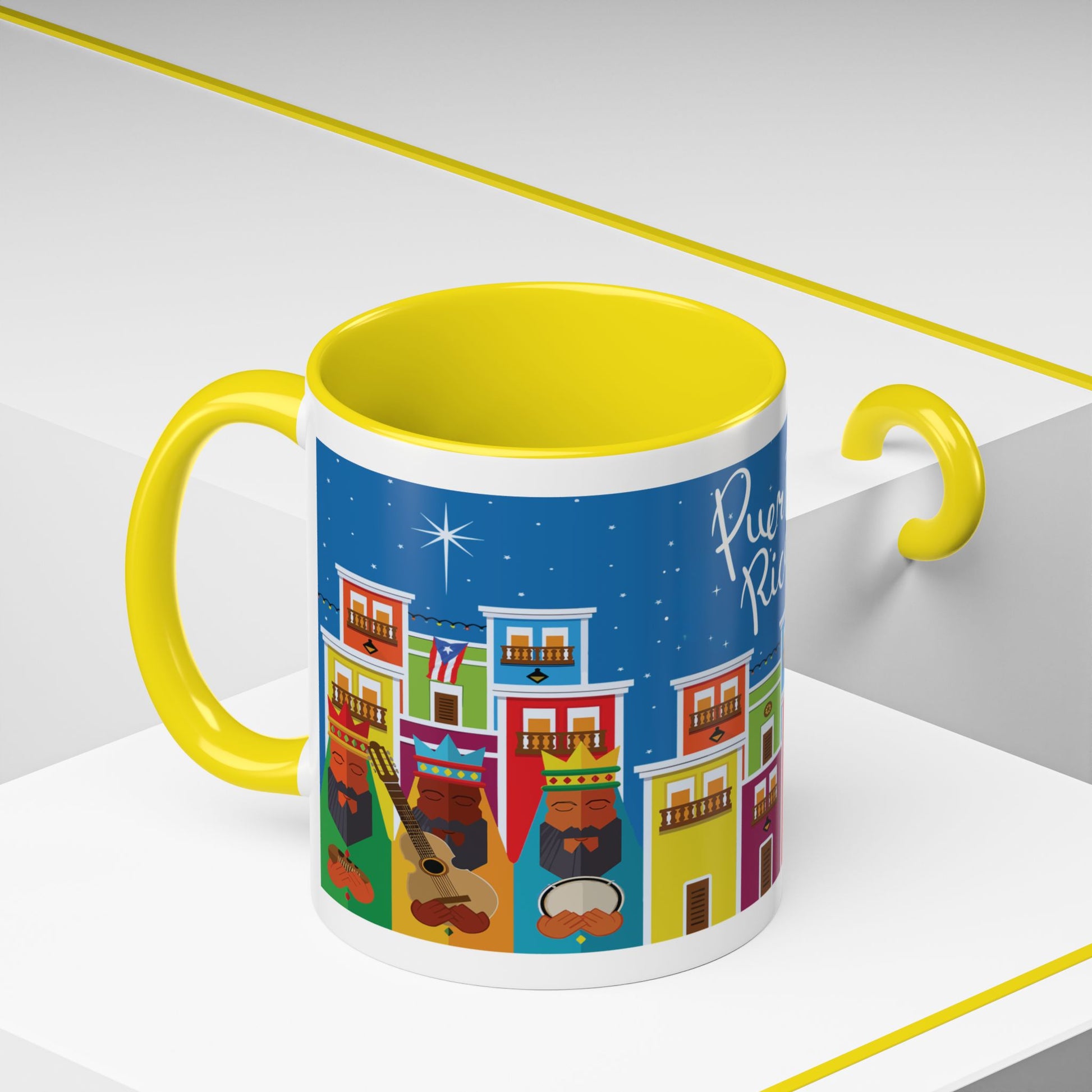 TAZA DE LOS TRES REYES MAGOS EN LA CIUDAD DE SAN JUAN PUERTO RICO. COLORIDA. ASA Y FONDO COLOR AMARILLO.THREE KINGS MUGS.
