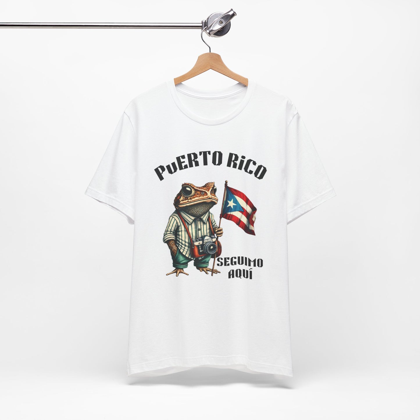 CAMISETA PR Unisex SAPO CONCHO DTMF SEGUIMO AQUÍ T-Shirt | 4EVERBORICUA
