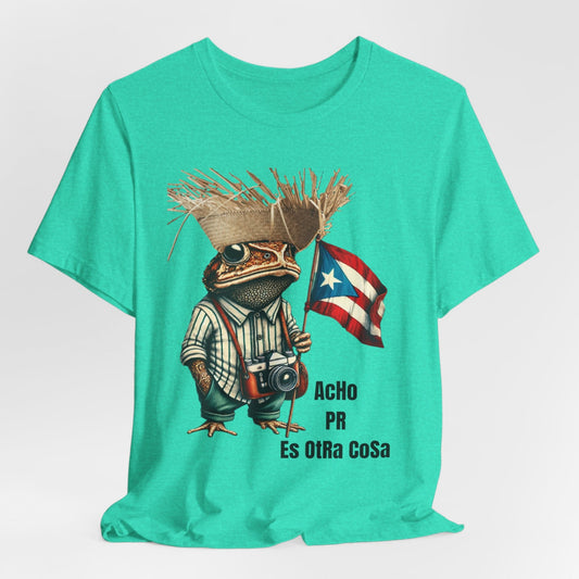 ACHO PR ES OTRA COSA CAMISETA PUERTO RICO CON EL SAPO CONCHO CON PAVA Y SOSTENIENDO BANDERA DE PR COLOR SEA GREEN UNISEX