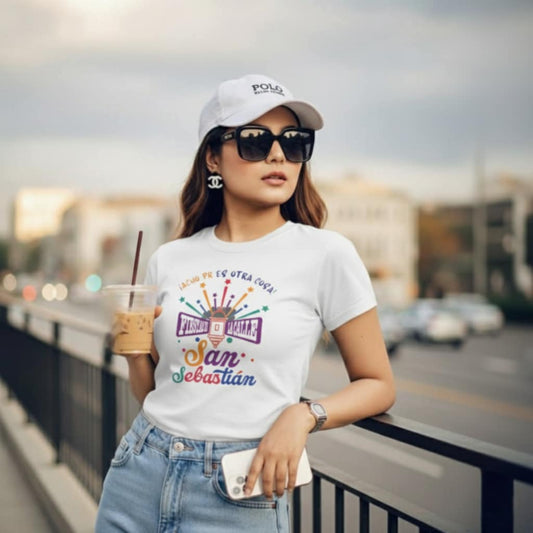 Camiseta Unisex ACHO PR Es Otra Cosa SANSE 2026 Puerto Rico PR Shirts Fiestas de la Calle San Sebastián - Blanca | 4everBoricua